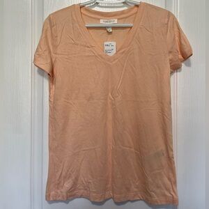Forever 21 peach V-neck short sleeve t-shirt (tags still on!)